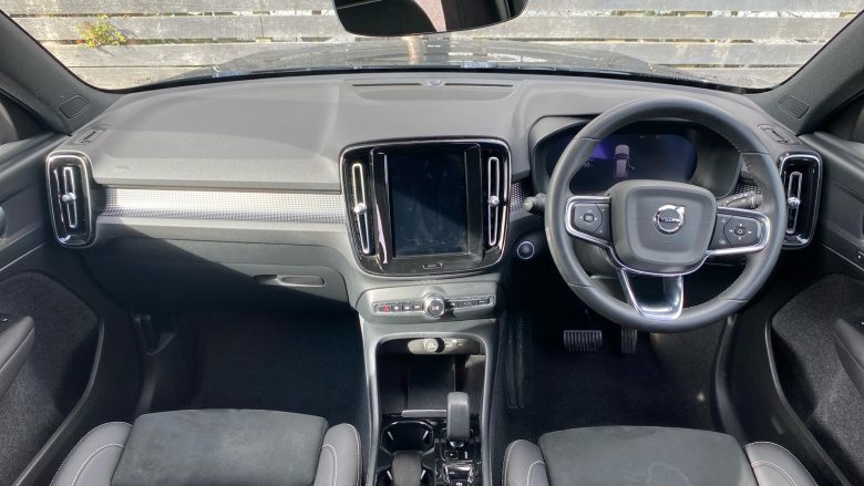 Volvo XC40 2.0 B4P Plus Dark 5dr Auto Petrol Estate